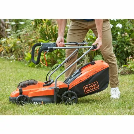 BLACK & DECKER Tondeuse 33cm - Sans Fil LITHIUM 18V - Sans Batterie BLACK+DECKER BCMW3318N-XJ 7 BLACK & DECKER Tondeuse 33cm - Sans Fil LITHIUM 18V - Sans Batterie BLACK+DECKER BCMW3318N-XJ – Image 5